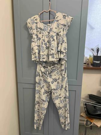 Продам летний костюм двойку