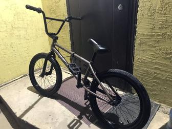 Продам спортивный велосипед BMX почти новая ездили только 3-4раза.