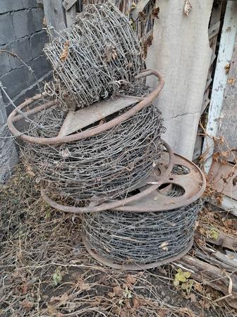 Продам коючую провалку два рулона с лишним.