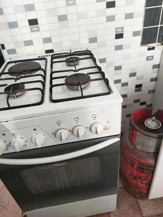 Продается газовая плита с баллоном, редуктором и шлангом.