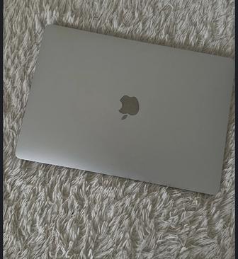 Продам макбук air m1 в отличном состоянии