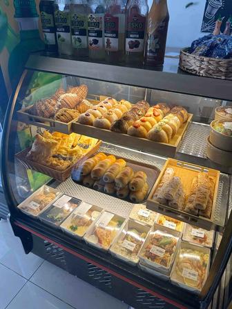 Продам витринный холодильник