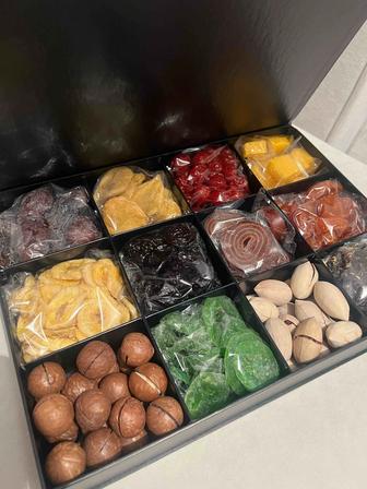 Сухофрукты в подарочной коробке