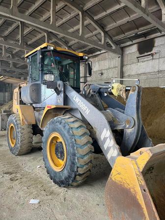Аренда фронтального погрузчика LW300