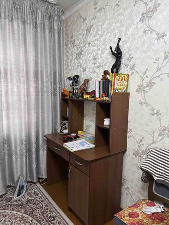 Парта с полками