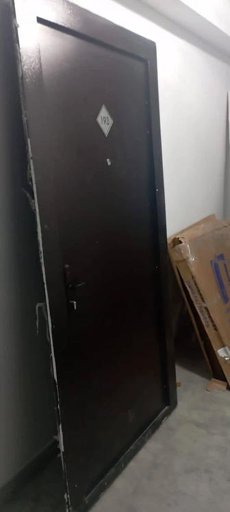 Подается входная дверь