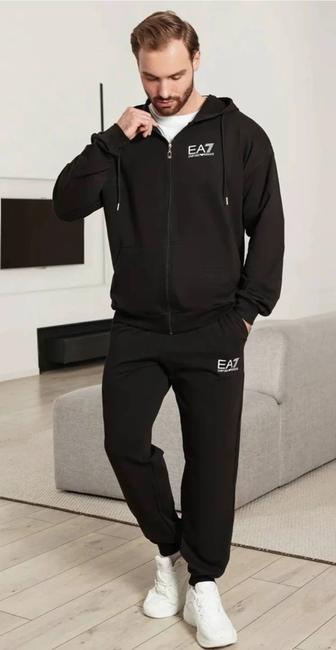 Костюм,Двойка Armani,Новые в Упаковке.Ветровка куртка и штаны