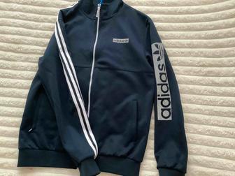 Спортивный мужской костюм