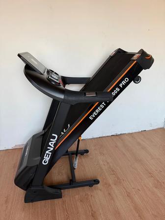 Беговая дорожка Genau Everest D1000S Pro