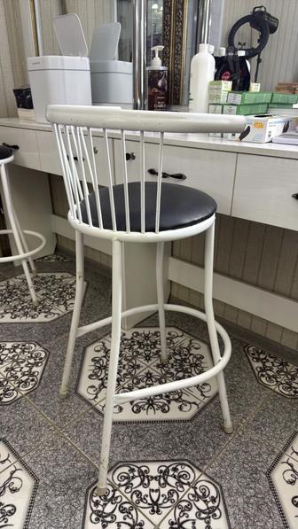 Вещи салона красоты (визажный стулья)