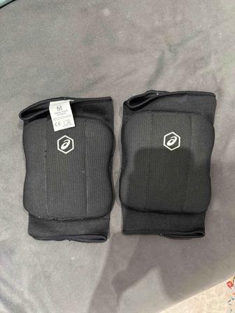 Продам наколенники asics