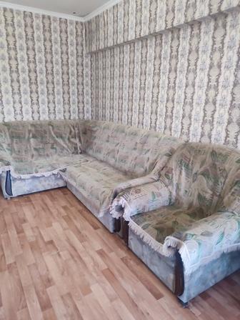 Срочно продам диван и кресло б/у. Торг уместен.