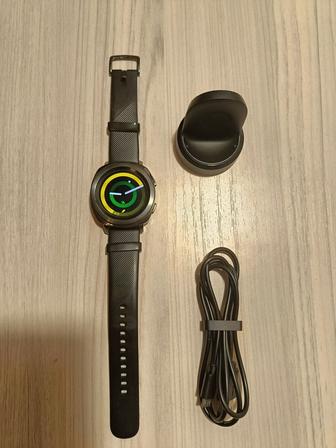 Смарт часы Samsung Gear Sport