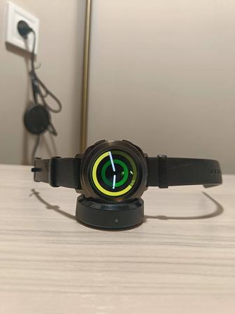 Смарт часы Samsung Gear Sport