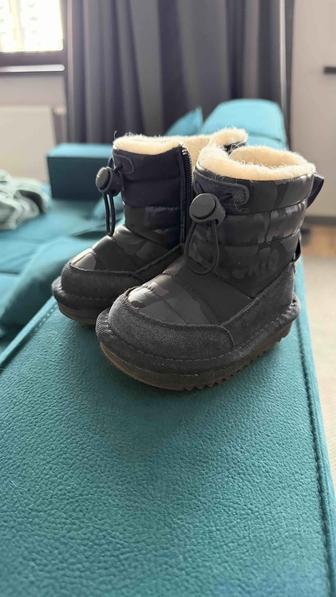 Продам детские ботинки зимние