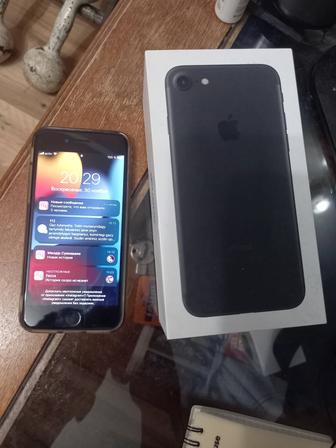 Айфон 7 чёрный оригинал.