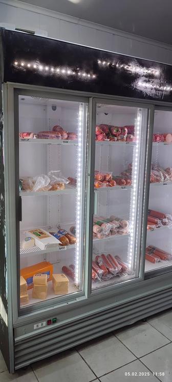 Витриный холодильник