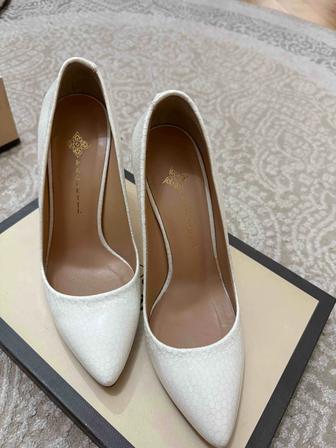 Туфли белые лакированные