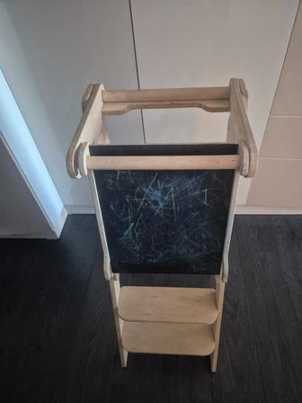Продаю стул детский башня помощник, с рисовальной доской