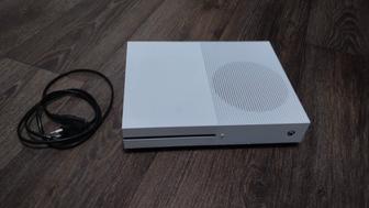 Продам игровую приставку х бокс