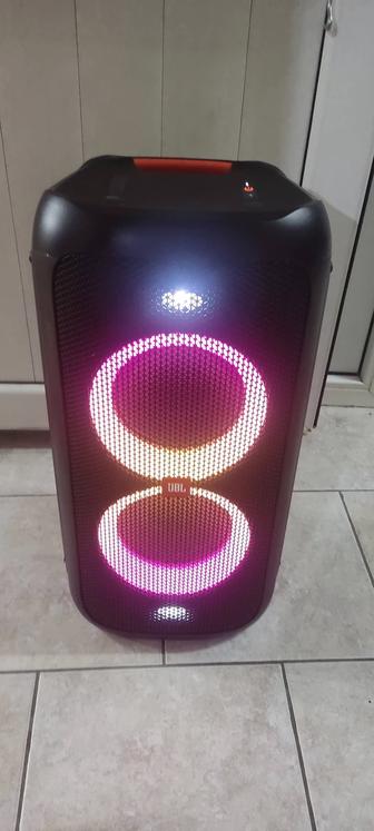 JBL PartyBox100 Музыкальная колонка