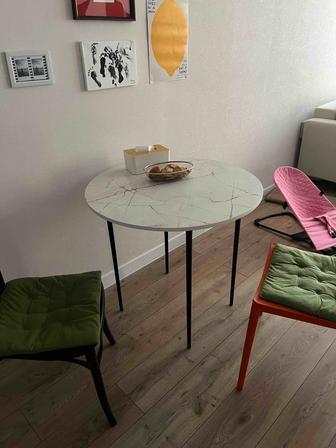 Стол почти новый