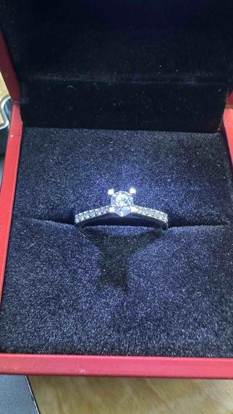 Кольцо с бриллиантами