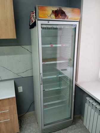Продам холодильник витриный