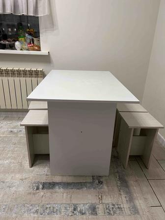 Срочно продается стол с табуретами!!!