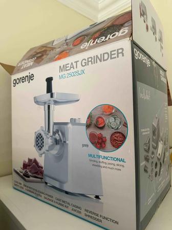 Мясорубка с насадками новая