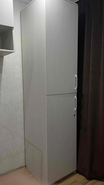 Продам шкаф пенал