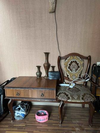 Тумба с выдвижным ящиком и стулом