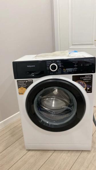 Продаю стиральную машину HOT POINT WSH6090VBB