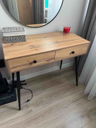 Продам туалетный столик