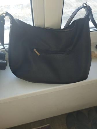 Продам сумку черного цвета бренд David Jones но есть некоторые нюансы следы