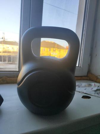 Гиря 16 кг удобная рукоятка кому интересно пишите