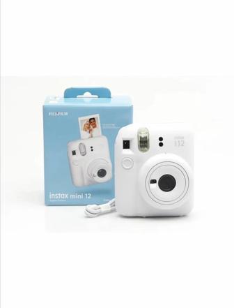 Продам фотокамеру Instax mini 12 white