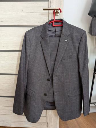 Мужской костюм тройка