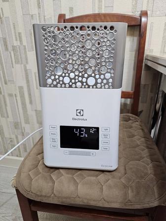 Увлажнитель воздуха Electrolux EHU-3715D