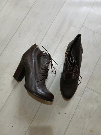 Обуви разные листаем