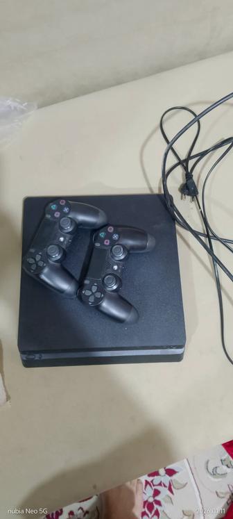 Продам PS4 slim