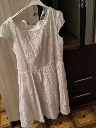 Продам платье на девочку. Цветом белое. Размер 44.