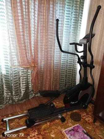 Продам Эллиптический тренажёр SMAKER 8740T-4