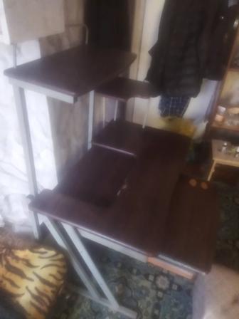 Продам компьютерный стол.