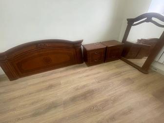 Двуспальная кровать