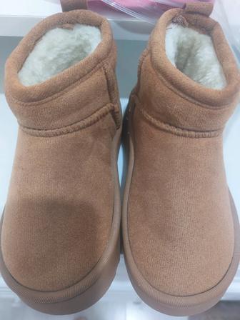 Продам угги детские новые