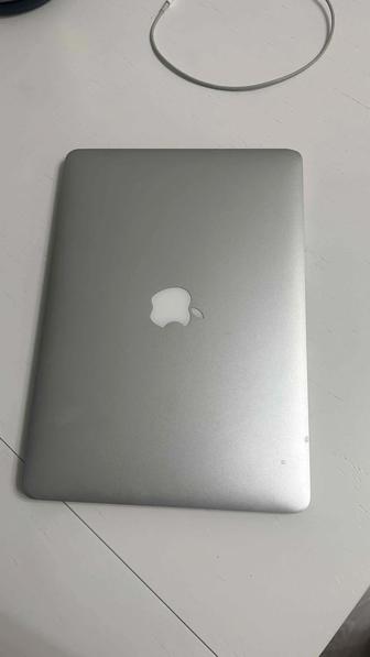 MACBOOK AIR