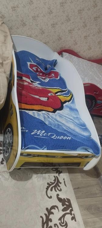 Детская кровать машинка