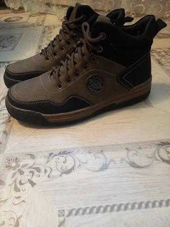 Продам зимние ботинки новые