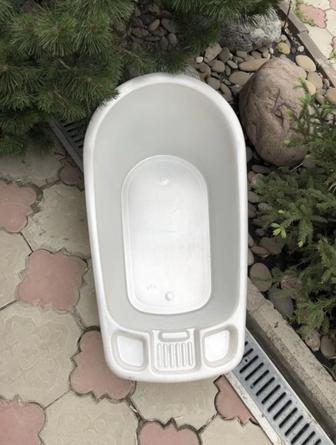 Продам ванночки для купания одна на ножках а другая обычная